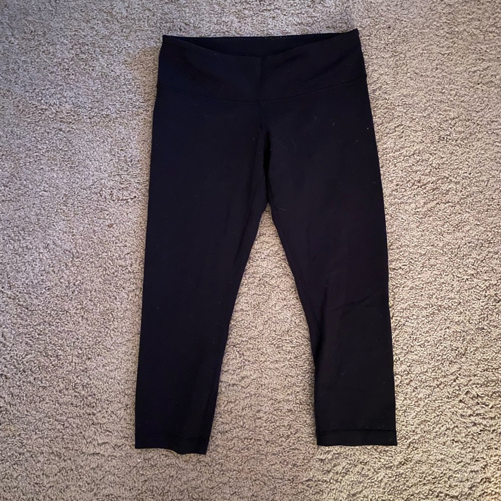 Black LuluLemon Crop Leggings